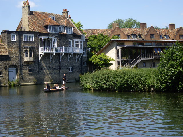 File:Darwin College - geograph.org.uk - 1333608.jpg