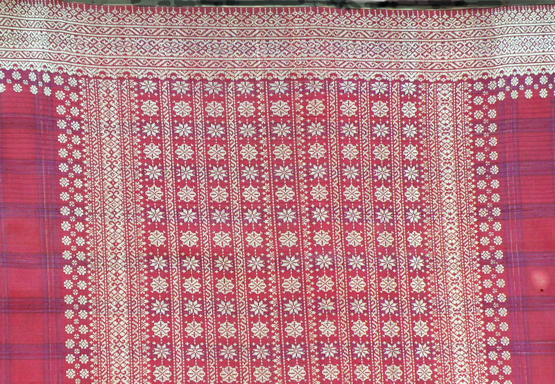 File:Songket sarong, metallic thread on silk Singaraja, 1920s, detail.jpg