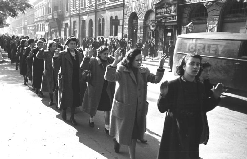 Файл:Bundesarchiv Bild 101I-680-8285A-08, Budapest, Festnahme von Juden.jpg