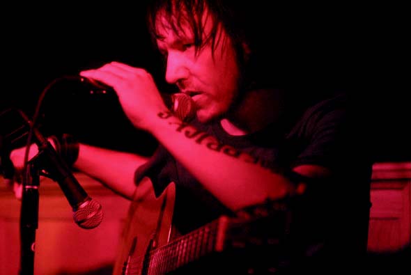 File:Elliott Smith live NYC.jpg