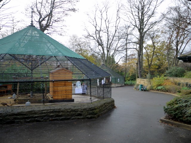 File:Aviaries, Saltwell Park - geograph.org.uk - 1597609.jpg