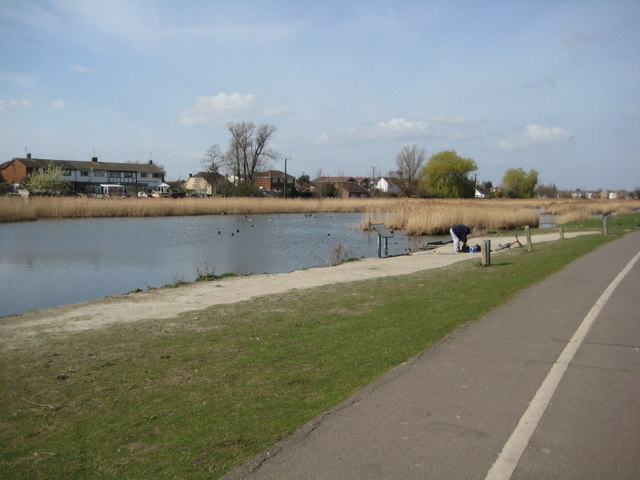 File:Canvey Lake - geograph.org.uk - 1207213.jpg