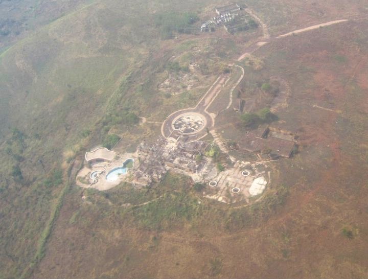 File:Gbadolite mobutu palace site.jpg