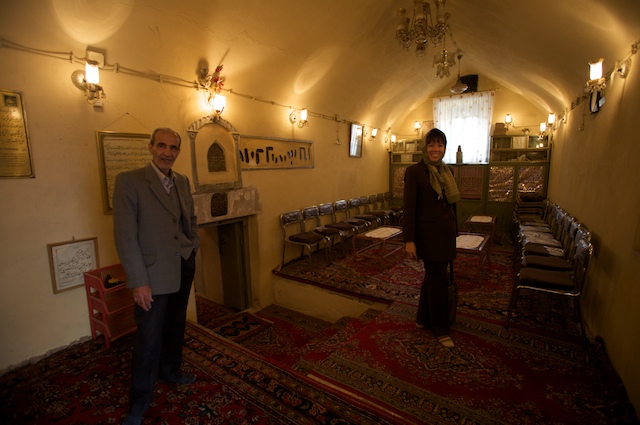 File:Tomb of Esther and Mordechai interior.jpg