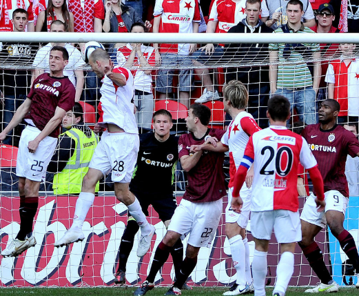 Archivo:Slavia-Sparta 2012.09.29.png