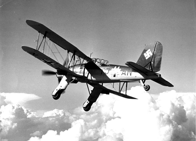 File:Bundesarchiv Bild 146-1977-110-06, Flugzeug Fieseler Fi 167.jpg