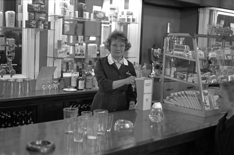 File:Grantham Station Refreshment Room 1968 (1).jpg