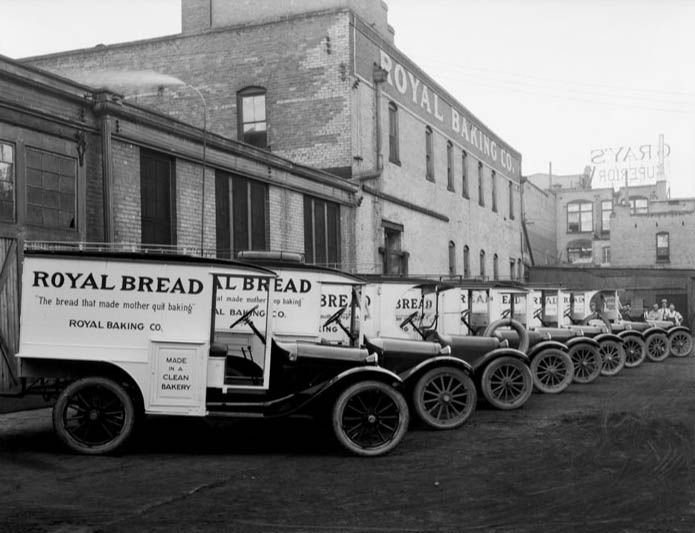 File:Royal baking trucks.jpg