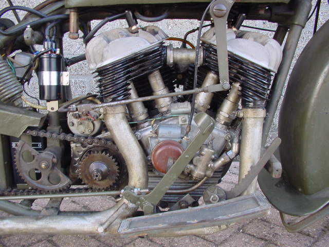 File:Sokol 995 cc zijklep v-twin.jpg