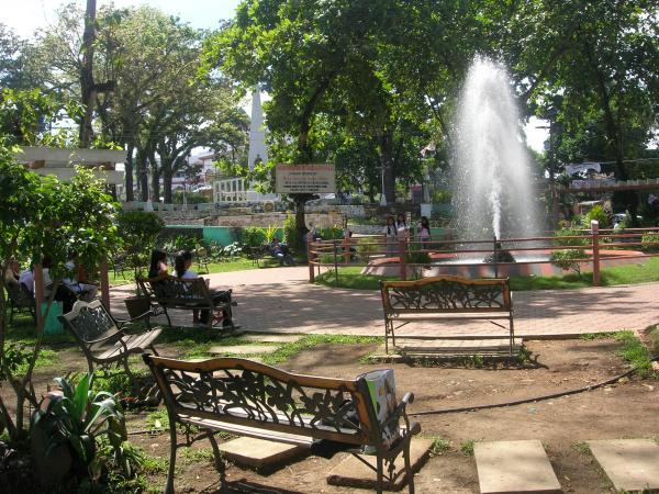 Archivo:Isabela City Plaza.jpg