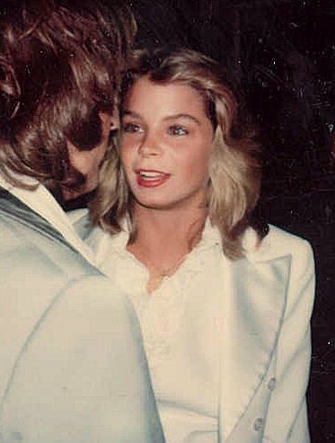 Файл:Kristine DeBell 1976 (cropped).jpg