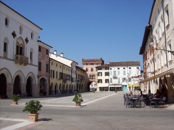 File:SanVitoT-piazzadelpopolo.jpg