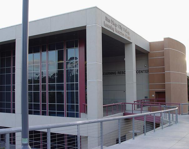 File:San Diego City College-Learning Resource Center exterior.jpg