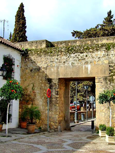 Archivo:Puerta de Sevilla (Córdoba).jpg