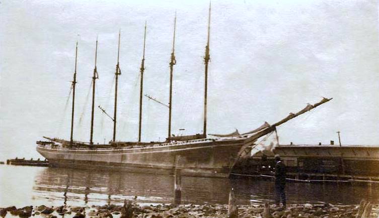 File:Schooner Wyoming, 1917.JPG