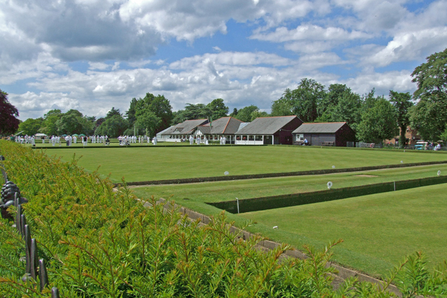 File:Victoria Park bowling greens.jpg