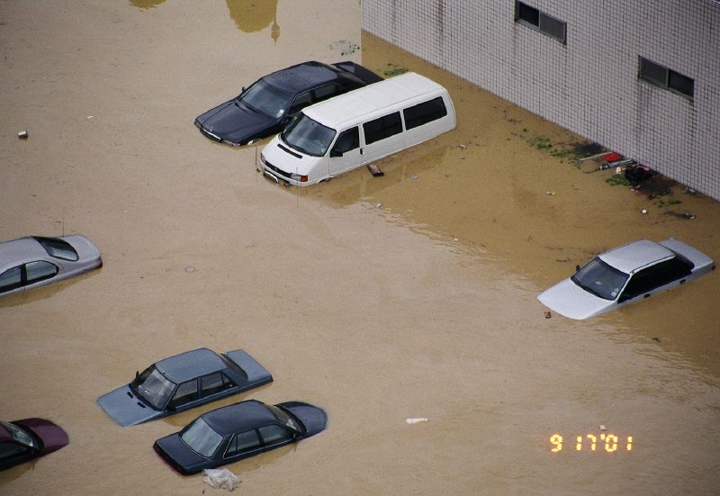 File:2001 臺北市納莉水災之松山醫院 September Flood in Taipei, TAIWAN - 06.jpg