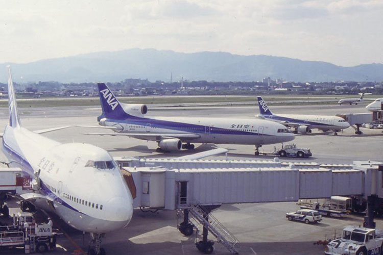 File:ANA L-1011-1 (1992 Osaka International Airport).jpg