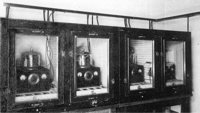 File:Early NBS crystal oscillator frequency standards.jpg