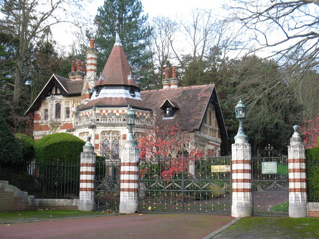 Archivo:Lodge at Friar Park - geograph.org.uk - 1588804.jpg