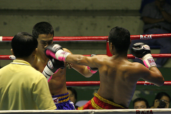 Файл:Muay Thai match in Bangkok, Thailand.jpg