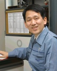 Archivo:Koichi Tanaka 2003.jpg