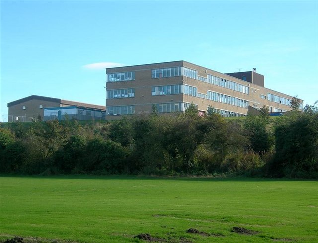 File:Kyle Academy - geograph.org.uk - 579081.jpg