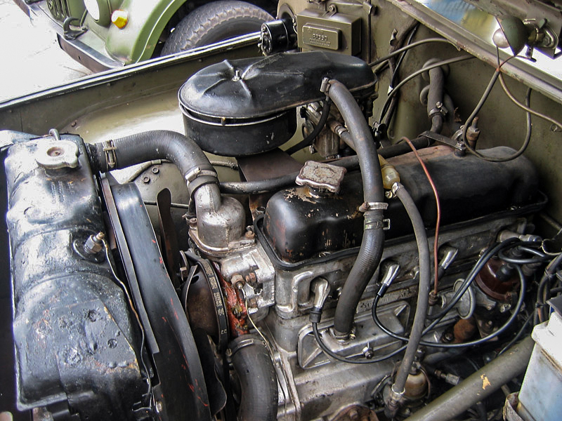 Файл:UAZ 569-engine compartment.jpg