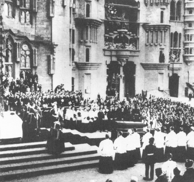 Archivo:Funeral Gaudí.jpg