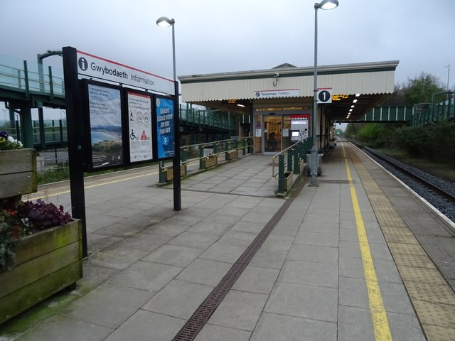 File:Prestatyn Railway Station (geograph 7799329).jpg