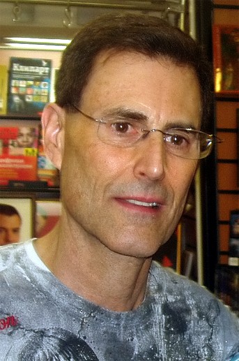 File:Uri Geller in Russia2.jpg