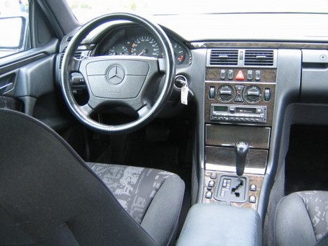 File:W210 Avantgarde interieur.jpg