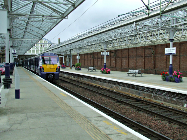 File:Helensburgh Central railway station - geograph.org.uk - 3609430.jpg