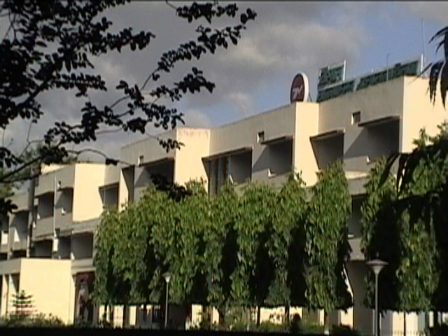 File:Parjatan Motel- Rajsahi.JPG