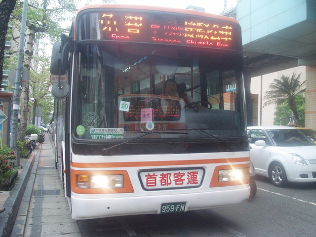 File:捷運木柵線免費接駁公車 軍功線 959FN.jpg