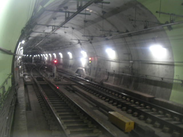 File:Traintube-seoul-southkorea.jpg