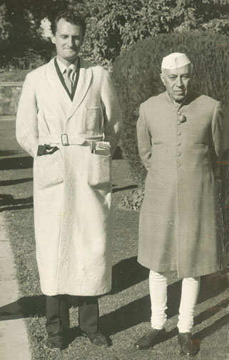 File:Christopher Hills Nehru Delhi.jpg