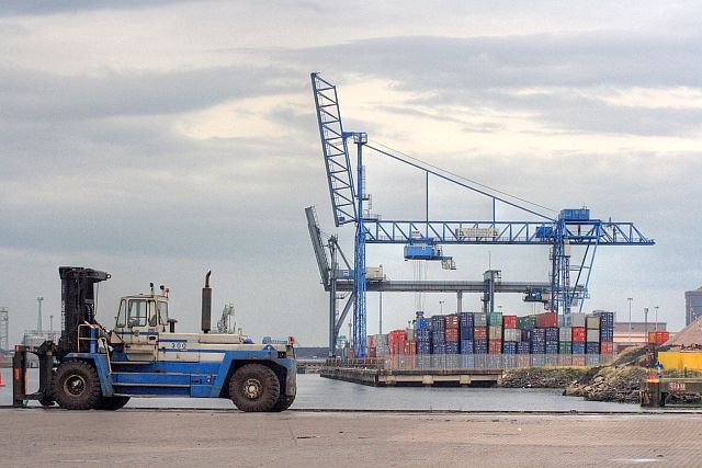 File:Container Terminal, Teesport - geograph.org.uk - 1452461.jpg