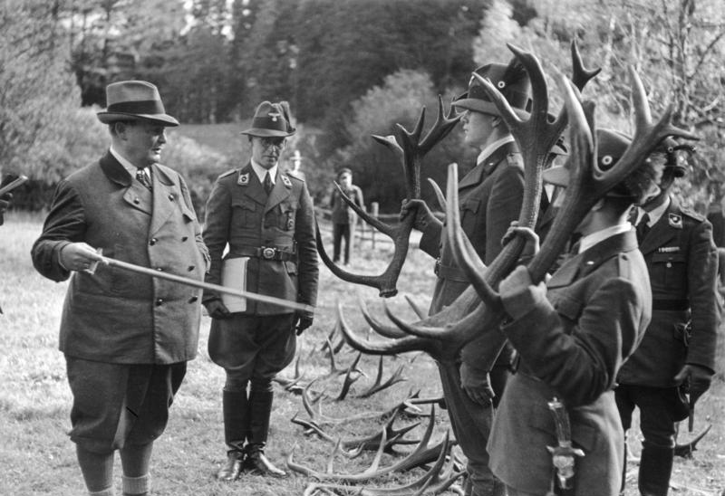 File:Bundesarchiv Bild 146-1979-145-04A, Hermann Göring auf der Jagd.jpg