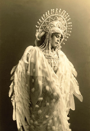 Файл:Elena Stepanova as Tsarevna-Lebed (1913).jpg