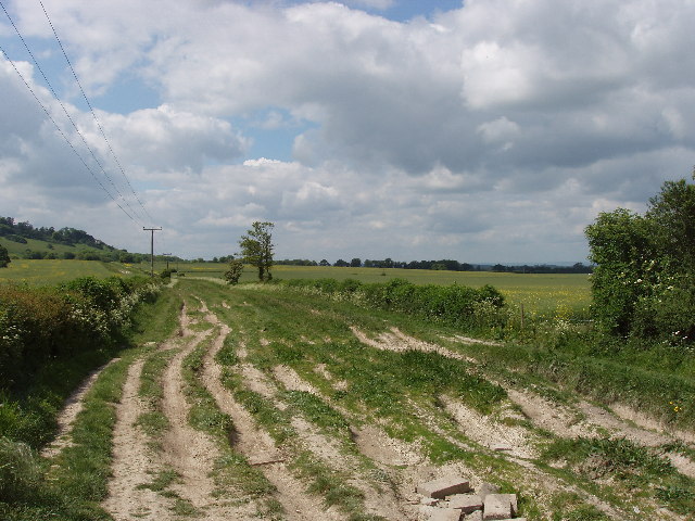 File:Icknield Way, Lewknor.jpg