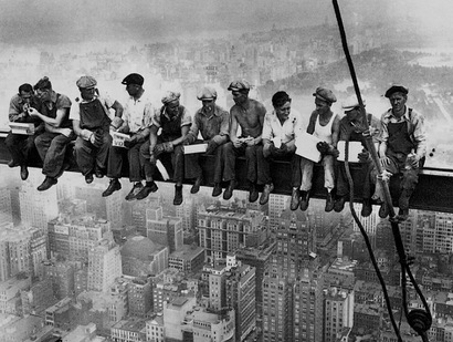 File:Mohawk Skywalkers constructing Rockefeller Center, 1928, photo Lewis Hine.jpg