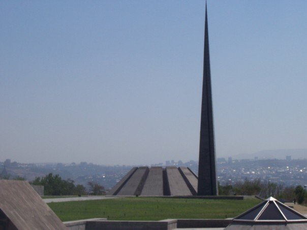 File:Armenian Genocide Memorial, Tsitsernakaberd.jpg