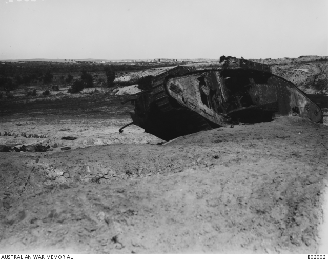 Файл:Disabled Tank Gaza 1917.jpg