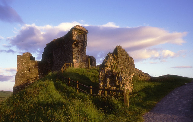 File:Kendal Castle at sunset.jpg