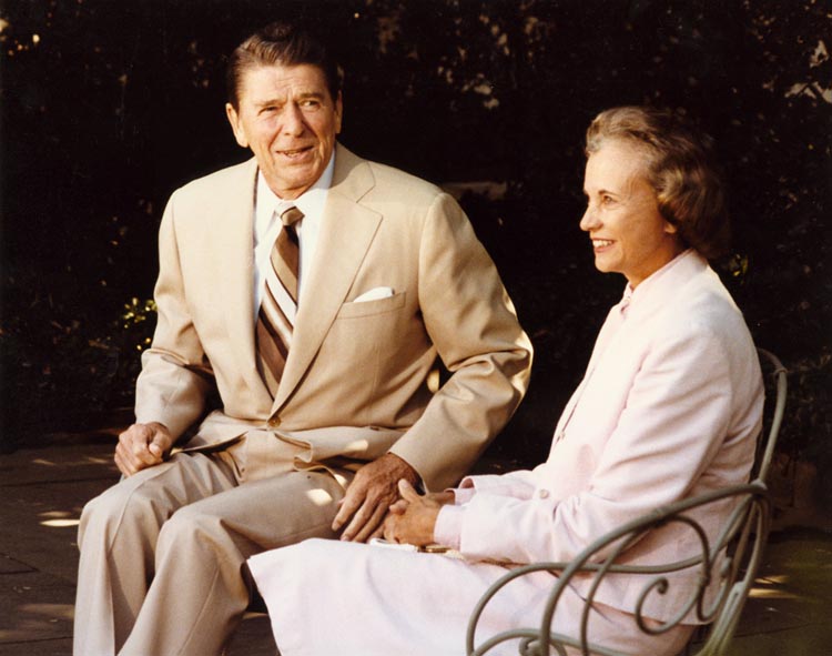 File:President Reagan and Sandra Day O'Connor.jpg