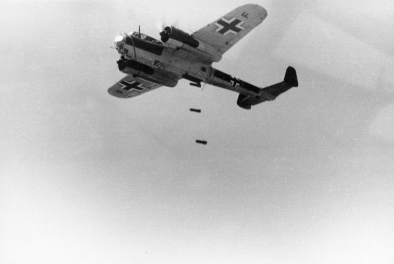 File:Bundesarchiv Bild 101I-341-0489-13, Frankreich, Flugzeug Dornier Do 17.jpg