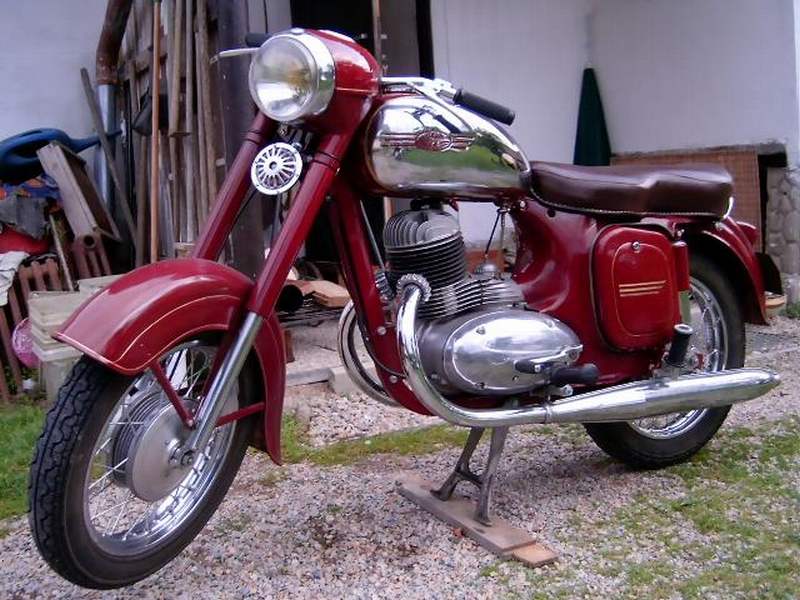 File:Jawa 250 typ 353 100.jpg