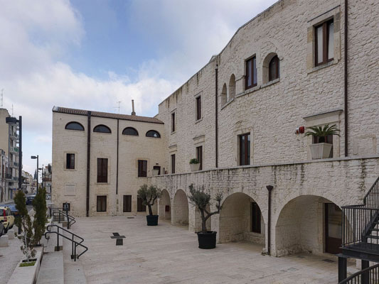 File:Palazzo Monacelle Casamassima Biblioteca Comunale.jpg