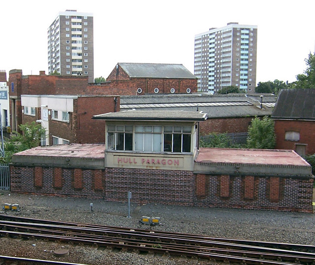 File:Hull Paragon Signal Box - geograph.org.uk - 255631.jpg